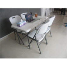 Table pliante en plastique rectangulaire portable léger 4FT pour le pique-nique ou d&#39;autres activités extérieures Utilisation